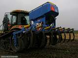 Hrůbkování pro kukuřici - Caterpillar Challenger s autopilotem Trimble CFX-750 RTK VRS (8)